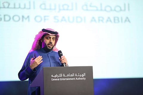 "آل الشيخ": من اليوم سيُسمح بإصدار التراخيص للعروض الحية والموسيقى بالمطاعم