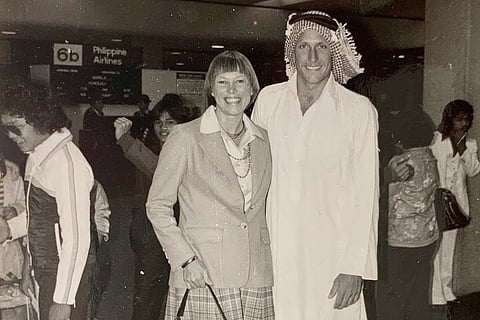 أمريكي ينشر صورته قبل 41 عاماً بالزي السعودي في مطار سان فرانسيسكو