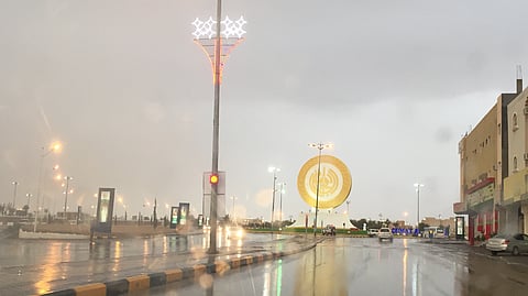 أمطار متوسطة على الجوف.. والأرصاد: نشاط للرياح المثيرة للأتربة والغبار