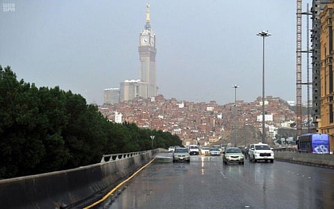 بينها جدة.. #الإنذار_المبكر ينبه 9 مدن في مكة من حالة ماطرة