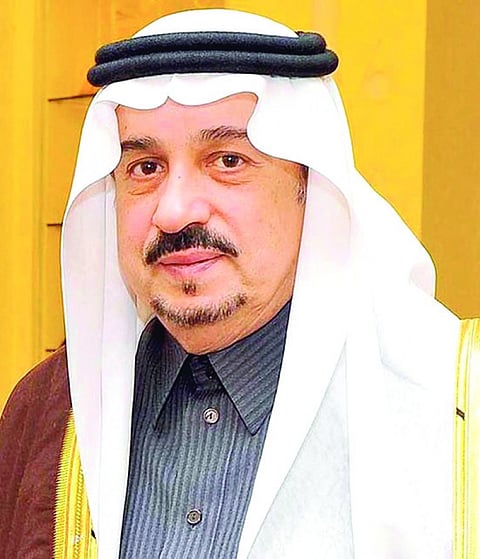 أمير الرياض يقلد عدداً من الضباط رتبهم الجديدة