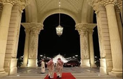 شاهد.. لماذا عاد من قبلوا بالتسوية في "ملف الفساد" لإدارة أعمالهم الخاصة؟