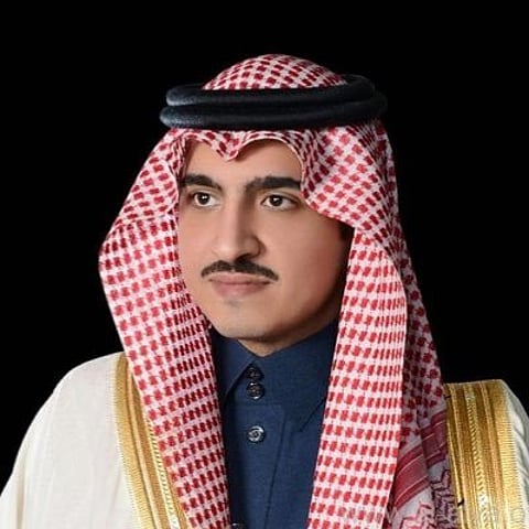 أمير مكة بالنيابة ينقل تعازي القيادة لذوي الشهيد "الحاتمي"
