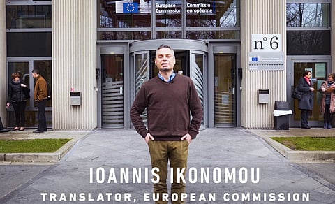 بالفيديو.. "السائح المعجزة" يتحدث 32 لغة بطلاقة ويحاول تعلم العربية