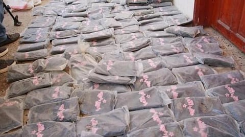 ضبط 8 أطنان مخدرات ومتفجرات في ثلاثة مستودعات للمليشيات بحضرموت