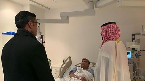 ولي العهد يطمئن على صحة رئيس تحرير صحيفة الرياض بعد الوعكة الصحية التي ألمَّت به في الصين