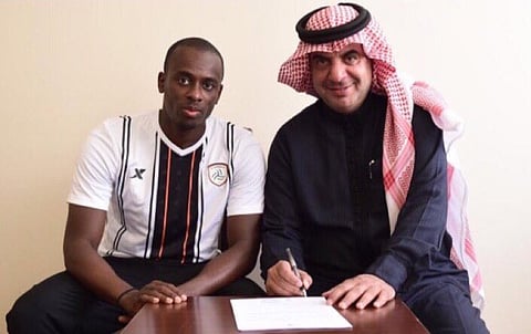 "الشباب" يوقّع مع الكولومبي "اسبريلا" لمدة موسمين