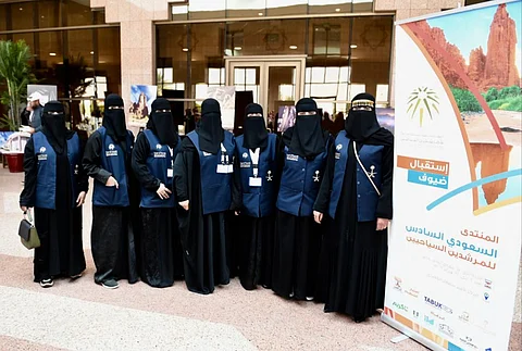 سعوديات بتبوك يجتزن دورة الإرشاد السياحي