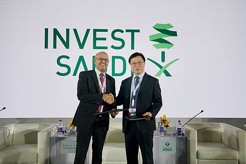 لدعم التحول التقني.. "الكهرباء" توقّع 3 مذكرات تفاهم مع شركات صينية