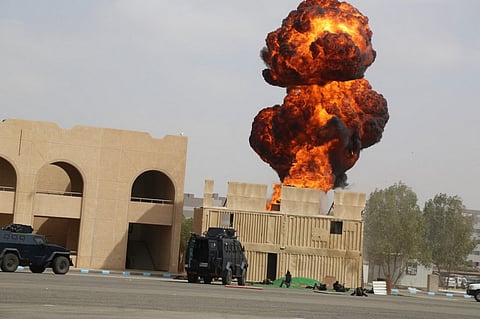 بالفيديو.. تعامل مع الأحزمة الناسفة وحماية كبار الشخصيات وتدريبات عنيفة بـ"قوات طوارئ جازان"