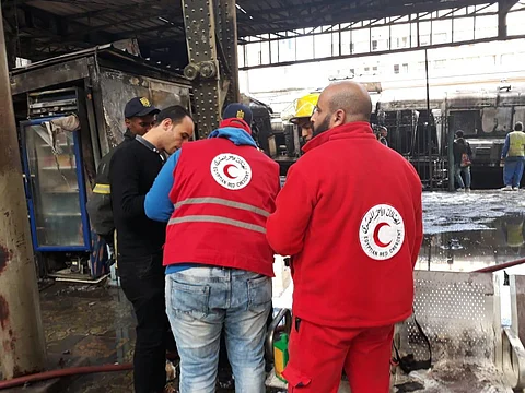 "الهلال والصليب الأحمر" تنعى ضحايا حادث قطار محطة مصر