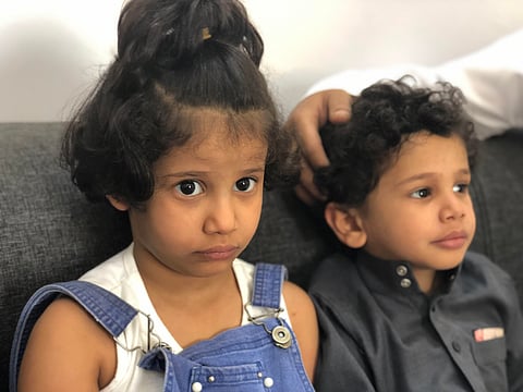 بعد مقتل والدتهما أمامهما.. "سبق" تزور منزل "وجود وسامي" في الداير