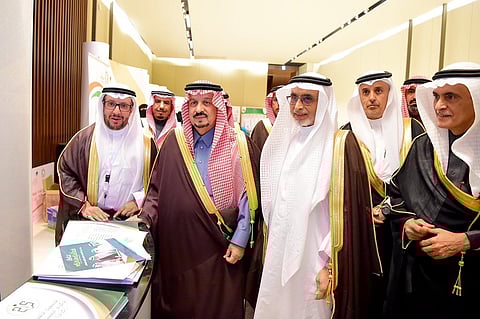 أمير الرياض: مَن يُمارس العنف ضد كبار السن مُتجرِّد من إنسانيته وبعيد عن الدين