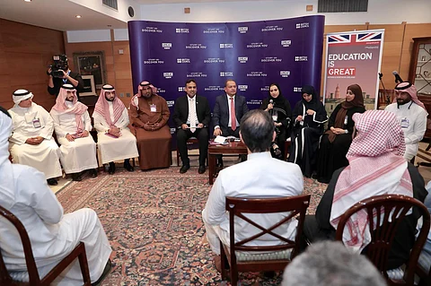 الدراسة في بريطانيا.. تجارب مختلفة يرويها طلاب سعوديون خاضوا تحديات الحياة