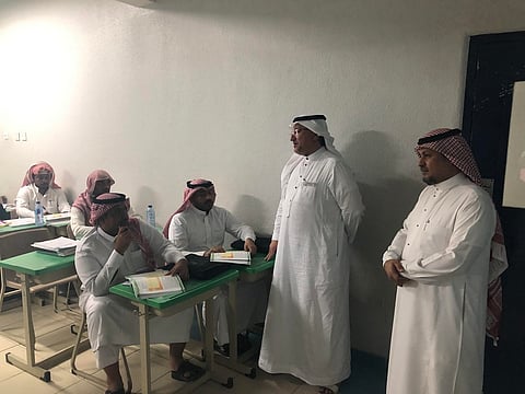 مكة.. مشرف التعليم المستمر يتفقد سير العمل في "الليلية الخامسة" بالشرائع