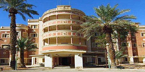 معرض "القصر الأحمر".. يُعيد للسعوديين أجواء وأحداثاً تاريخية وتداول أول 100 ريال ورقية