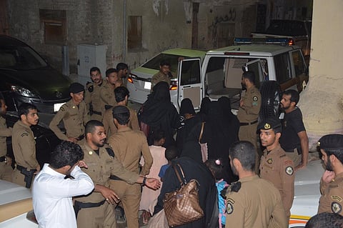 بالصور.. 5 ساعات تطيح بـ167 مخالفًا لنظام الإقامة والعمل بمكة