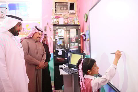 مدير تعليم القريات يتفقّد "ابتدائية غطي" ويرعى ختام تدريب المشرفين