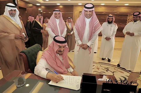 بالصور.. أمير الرياض يدشن مباني البلدية والكهرباء وعدداً من المشاريع بـ"الخرج"