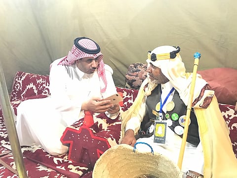 "أبو راشد" يروي قصة انتشار صورته العفوية عبر "سبق" ويكشف سر سلة الخوص