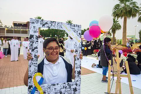 شاهد.. مهرجان "الزهور والحدائق" في ينبع يحتفي بأطفال "متلازمة داون"