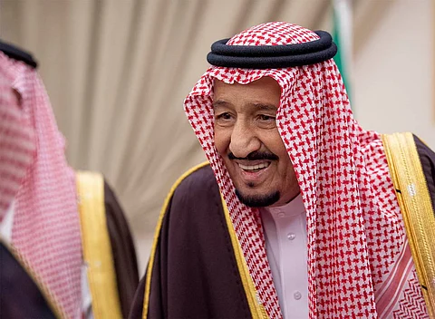 خادم الحرمين يستقبل الأمراء وجموعًا من المواطنين في الشرقية