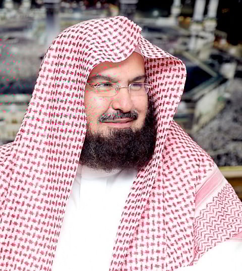 السديس للعاملين بالمسجد الحرام: راقبوا الله في أعمالكم