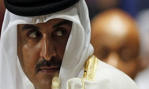 محللون سياسيون يكشفون لـ"سبق" حقيقة هروب أمير قطر من القمة العربية: انكشاف وانعزال