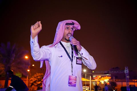 "السرحاني".. مهندس الشعر والكهرباء يحفظ 1000 بيت جاهلي وإسلامي