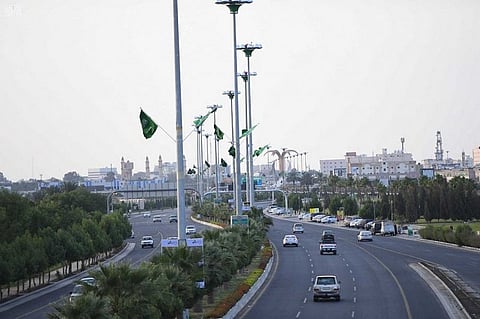 تبوك.. اشترى أرضًا منذ ١٠ سنوات ولما فكر في بنائها وجَدَ آخر حوّلها لمحلات تجارية