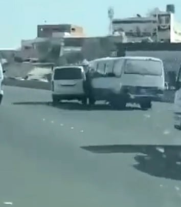فيديو المضايقة والاصطدام.. مناوشة بين حافلتي نقل ركاب بجدة