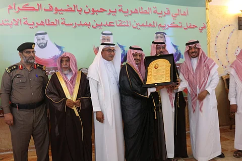 محافظ ضمد يشرف حفل أهالي قرية الطاهرية بالمعلمين المتقاعدين