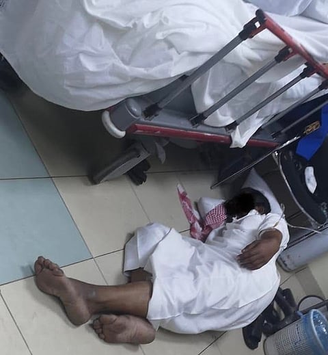 "صحة جازان" توضح حقيقة صورة المريض الممدد على بلاط مستشفى العارضة
