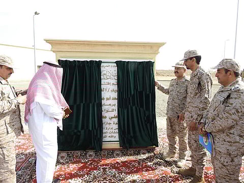 شاهد.. "العمري" يدشن مشاريع تطويرية وتنموية بقيادة قوة جازان