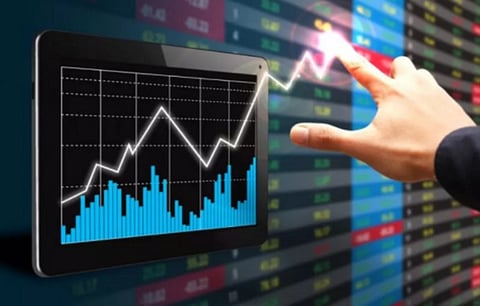 سوق الأسهم يغلق مرتفعًا عند 9063.88 نقطة