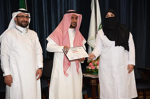 جامعة الملك سعود للعلوم الصحية تكرّم الأطباء المقيمين في يومهم الـ 19