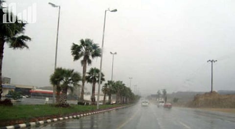 تنبيه من أمطار وبرد ورياح مثيرة للأتربة على "عسير"