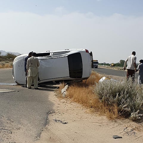 مواطن ومقيم ينجوان من حادث بطريق "الخليل" في مكة