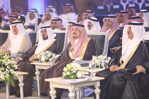 القسم الطبي أمام أمير الرياض.. هنا حفل تخريج الدفعة الـ10 بجامعة شقراء