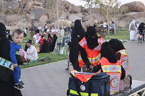 غيبوبة وسقوط.. 11 حالة إسعافية في أول أيام مهرجان الورد الطائفى