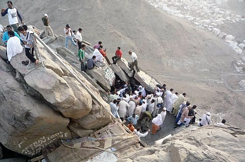 مكة .. مصرع عامل نظافة أثناء هروبه من مجموعة قردة