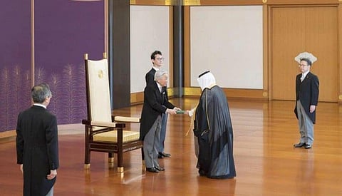 شاهد .. سفير المملكة لدى اليابان يسلّم أوراق اعتماده للإمبراطور