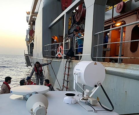 من إندونيسيا إلى مصر والمياه دولية.. السعودية تخلي بحاراً تعرض لوعكة