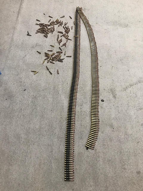 أمن طرق "وراخ الباحة" يضبط 380 طلقة حية وعرقاً مسكراً