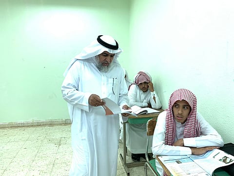 بالصور.. مدير "تعليم الطائف" يتفقّد مدارس المويه ويقف على مستويات الطلاب
