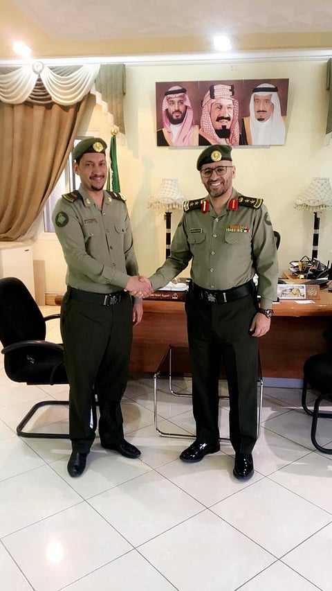 مدير جوازات الطائف يقلد "السميري" رتبة رئيس رقباء