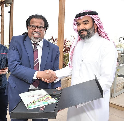 الوزير "السواحة" والسفير "نقلي" يلتقيان الطلبة السعوديين بالقاهرة