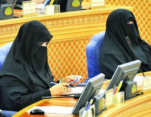 "الإدمان والنفسية" في فحص الزواج .. توصية يحسمها "الشورى" اليوم