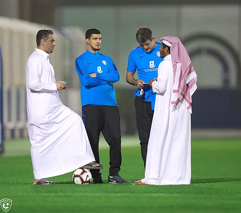 جماهير الهلال تواصل انتقادها للإدارة والمدرب "زوران"