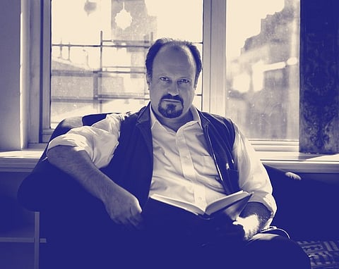 ما حدث بـ "الريتز" وتوجيهان من الملك لولي العهد .. هذه قراءة برنارد هيكل للمشهد